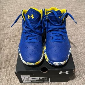 Blue basketball sneakers